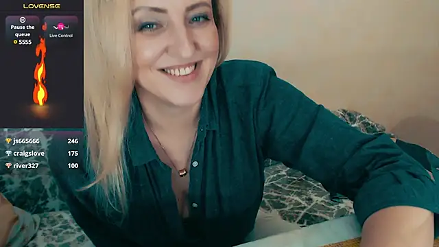 Snapshot of ElysonLang chatting on January 13, 11:27 pm ElysonLang online show from January 13, 11:27 pm