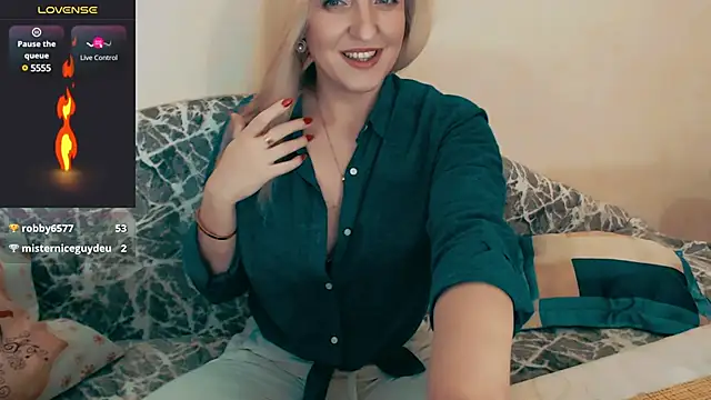 Snapshot of ElysonLang chatting on January 23, 8:35 pm ElysonLang online show from January 23, 8:35 pm