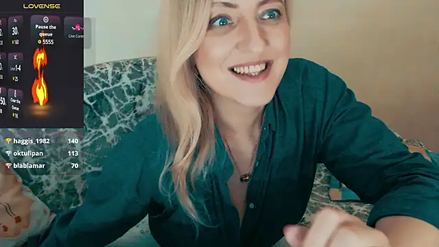 Snapshot of ElysonLang chatting on February 9, 11:25 pm ElysonLang online show from February 9, 11:25 pm