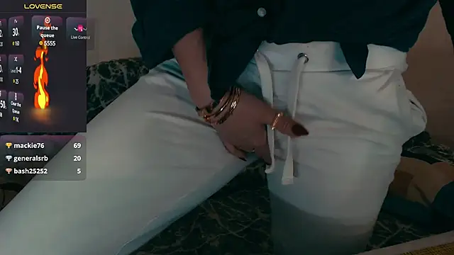 Snapshot of ElysonLang chatting on March 15, 8:32 pm ElysonLang online show from March 15, 8:32 pm