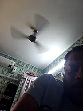 Snapshot of rooster6 chatting on March 25, 4:51 am rooster6 online show from March 25, 4:51 am