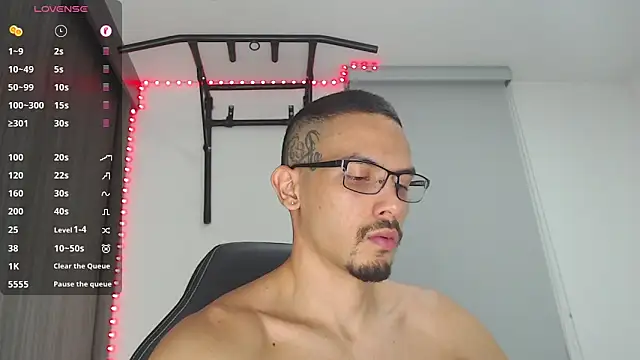 russthiago online show from December 22, 12:07 am