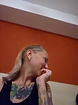 Snapshot of bigpuff_hott chatting on October 4, 9:46 pm bigpuff hott online show from October 4, 9:46 pm