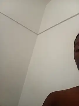 Snapshot of Vuyokaki chatting on February 4, 8:31 am Vuyokaki online show from February 4, 8:31 am