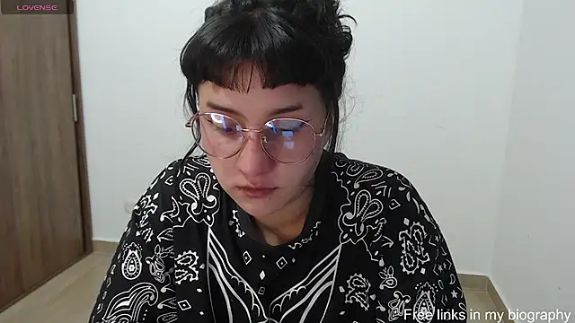 A LittlePrinces online show from February 19, 11:04 pm