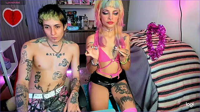 Snapshot of badeyes_crazygoat chatting on February 13, 4:58 pm badeyes crazygoat online show from February 13, 4:58 pm