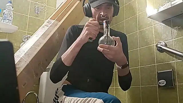 Snapshot of prolltop chatting on March 29, 3:45 pm prolltop online show from March 29, 3:45 pm