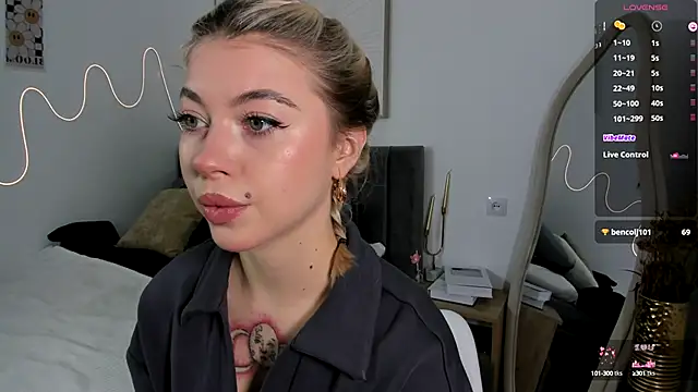 Snapshot of SimonaGerry chatting on October 11, 4:22 am SimonaGerry online show from October 11, 4:22 am