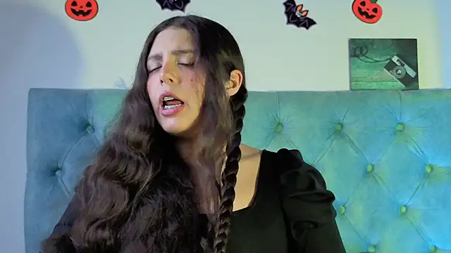 Paola Lyon  online show from October 8, 6:38 pm