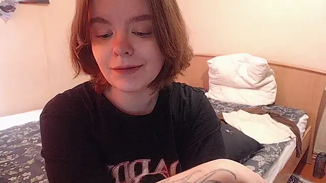 Snapshot of Chmiri_cb chatting on February 13, 8:21 am Chmiri cb online show from February 13, 8:21 am