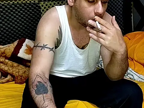 Snapshot of Arabeyes chatting on October 17, 4:53 pm Arabeyes online show from October 17, 4:53 pm