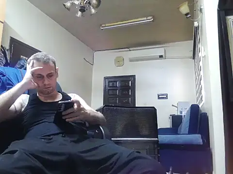 Snapshot of Arabeyes chatting on March 21, 5:12 am Arabeyes online show from March 21, 5:12 am