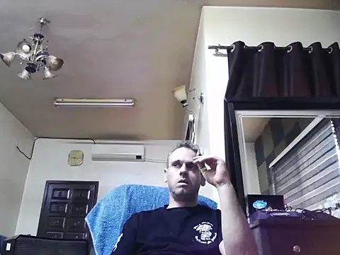 Snapshot of Arabeyes chatting on March 24, 2:11 pm Arabeyes online show from March 24, 2:11 pm