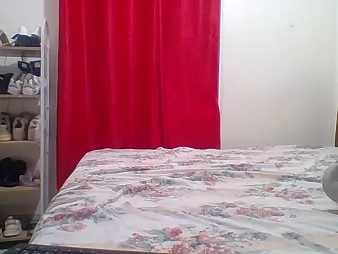 Snapshot of sexy__candyy chatting on April 24, 8:33 pm sexy candyy online show from April 24, 8:33 pm