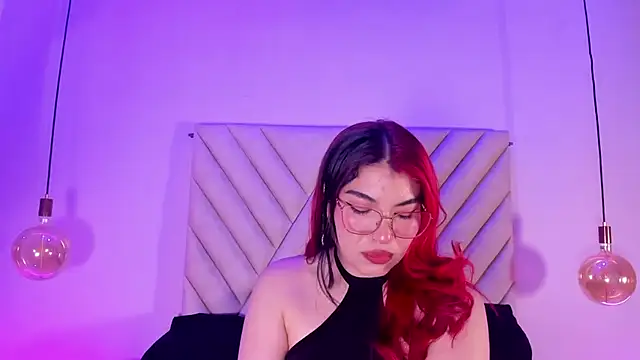 EmmaSwift  online show from March 30, 1:06 am