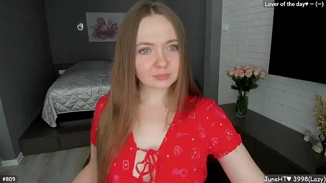 Snapshot of LizaGost chatting on June 16, 11:02 am LizaGost online show from June 16, 11:02 am