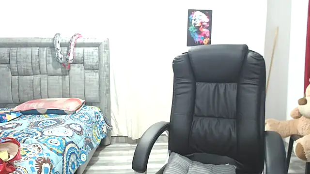 LAURA CRAIZY online show from November 12, 3:18 am