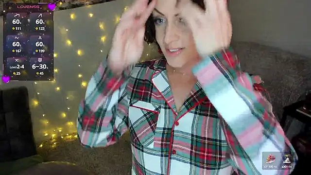Snapshot of lovejulietxo chatting on December 15, 2:37 pm lovejulietxo online show from December 15, 2:37 pm