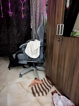 PARI Hun online show from December 2, 7:25 am