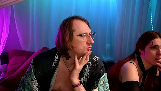 Claudia and elon  online show from November 14, 6:50 pm