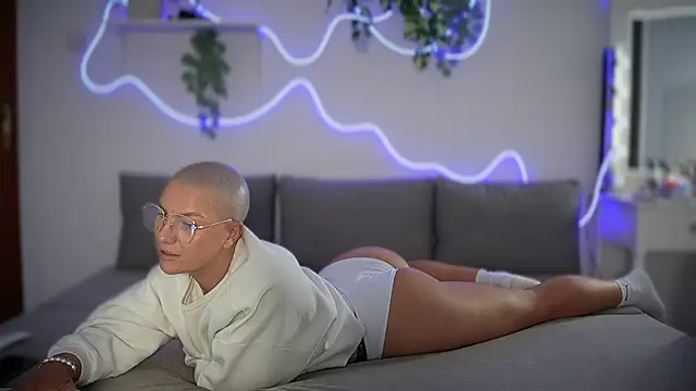 PaulinaSchubert1 online show from December 2, 3:25 pm