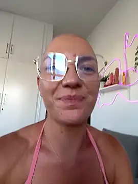 Snapshot of PaulinaSchubert1 chatting on May 11, 2:45 pm PaulinaSchubert1 online show from May 11, 2:45 pm