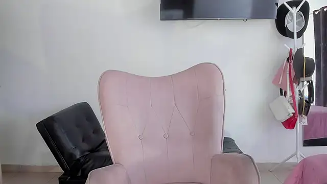 Snapshot of selene_king2 chatting on February 2, 3:33 pm selene king2 online show from February 2, 3:33 pm