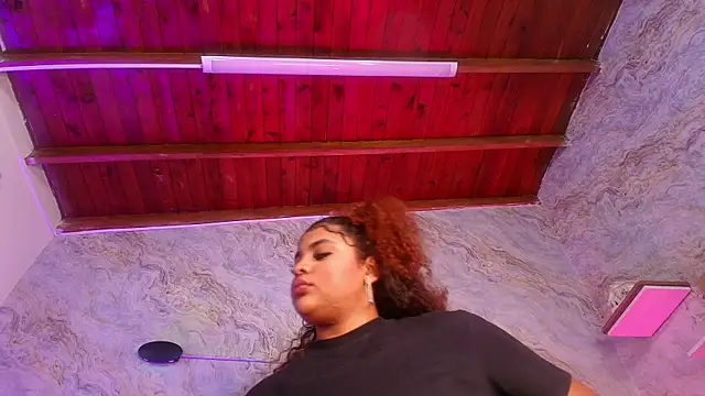 jones maddy  online show from October 29, 11:56 am