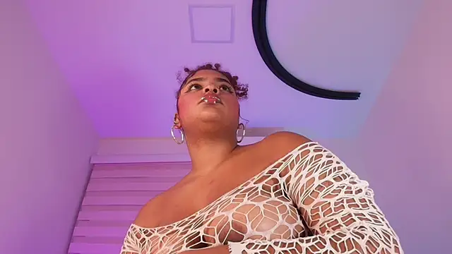 jones maddy  online show from November 28, 12:08 pm