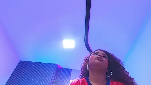 jones maddy  online show from December 4, 11:52 am