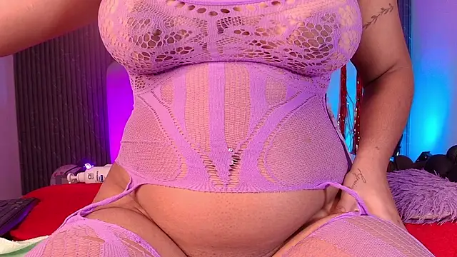 jones maddy  online show from February 10, 11:58 am