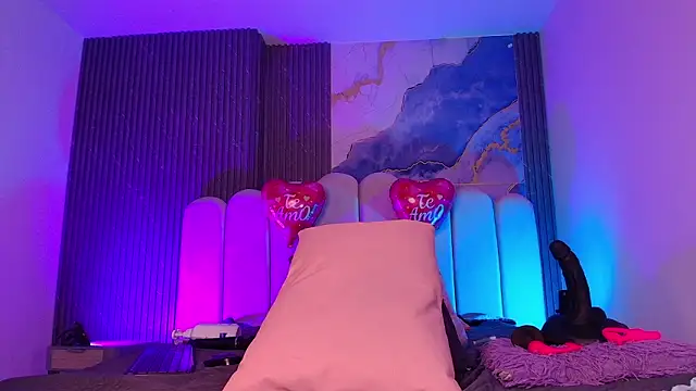 Snapshot of jones_maddy_ chatting on February 17, 12:01 pm jones maddy online show from February 17, 12:01 pm