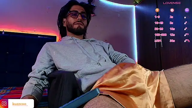 kuzzcoo online show from February 19, 1:51 pm