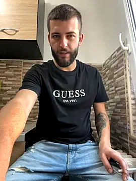 Snapshot of ElChapoGuzman95 chatting on October 21, 5:30 am ElChapoGuzman95 online show from October 21, 5:30 am