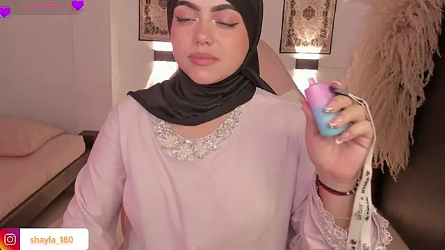 shayla 18 online show from April 28, 8:47 pm