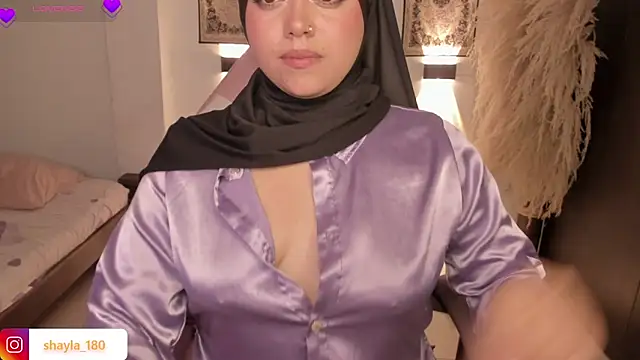 shayla 18 online show from May 6, 11:32 pm