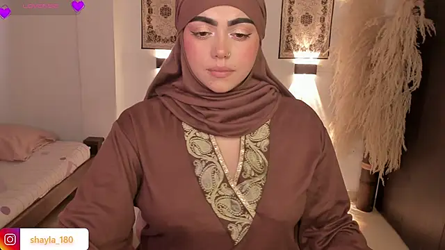 shayla 18 online show from May 8, 9:31 pm