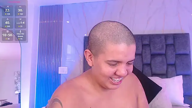 Snapshot of WildyTemping chatting on February 19, 7:43 pm WildyTemping online show from February 19, 7:43 pm