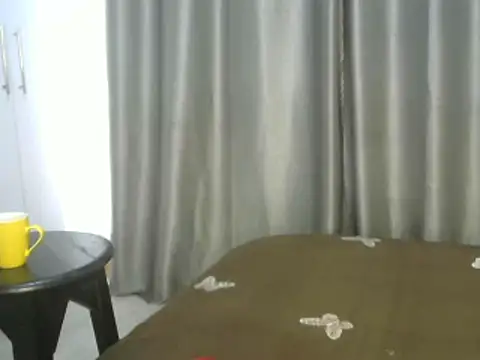 Snapshot of East_queen chatting on February 19, 5:16 am East queen online show from February 19, 5:16 am