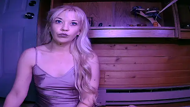 Snapshot of lyra_rose chatting on March 22, 4:56 am lyra rose online show from March 22, 4:56 am