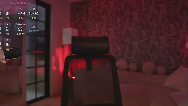 HannahW  online show from September 21, 12:07 pm