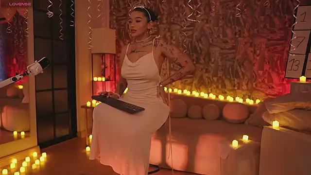 HannahW  online show from October 4, 10:08 pm