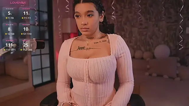 HannahW  online show from October 20, 9:15 pm