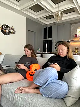 Nura n Sarah online show from October 30, 2:35 am