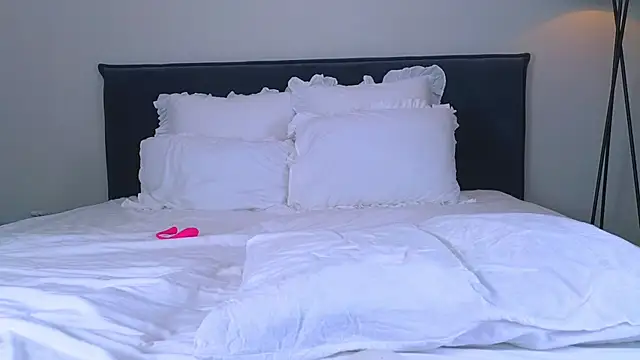 NicoleMarani online show from October 9, 4:43 am