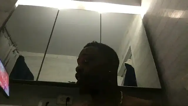 Snapshot of theblacklordmaster chatting on March 10, 11:53 am theblacklordmaster online show from March 10, 11:53 am