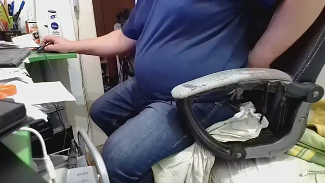 Snapshot of tipko123 chatting on October 2, 1:51 pm tipko123 online show from October 2, 1:51 pm