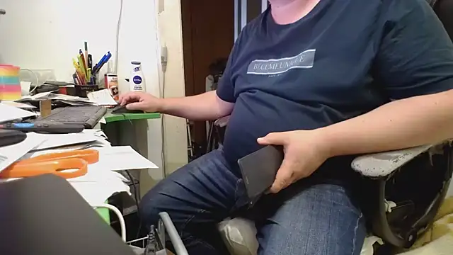 Snapshot of tipko123 chatting on October 10, 3:33 pm tipko123 online show from October 10, 3:33 pm