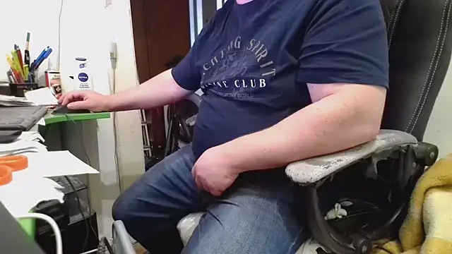 Snapshot of tipko123 chatting on October 11, 2:37 pm tipko123 online show from October 11, 2:37 pm