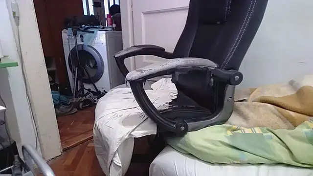 Snapshot of tipko123 chatting on October 19, 12:06 pm tipko123 online show from October 19, 12:06 pm